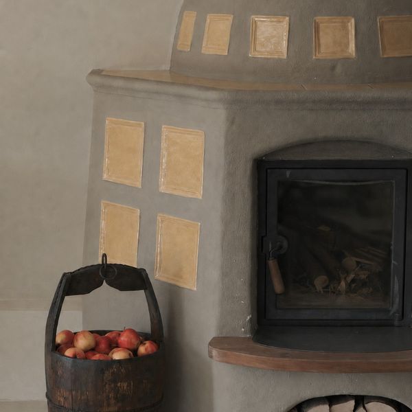 Already dreaming of colder days, when cedarwood crackles in the fire, the scent of apples lingers...